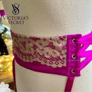 VICTORIA’S SECRET Stunning Fuchsia Hot Pink Gold Lace Garter Belt S NWT